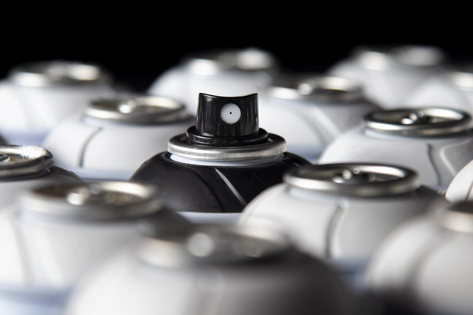 烤漆與自噴漆耐久性對(duì)比分析：工藝、性能與應(yīng)用場景全解析